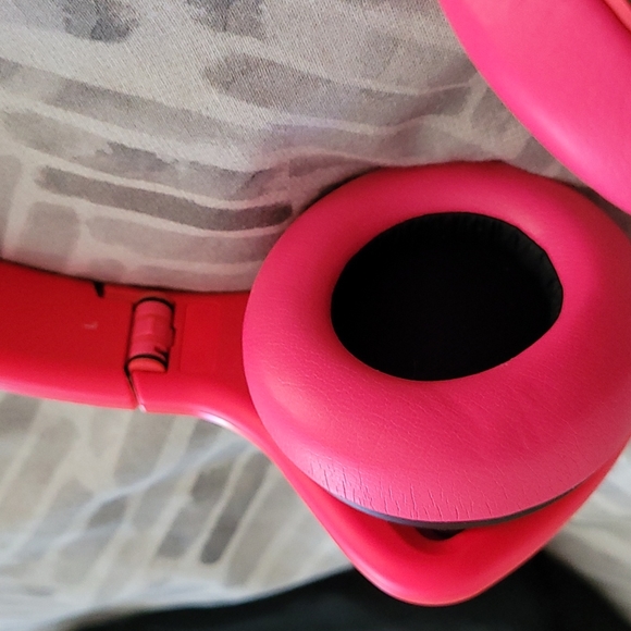 Monster DNA Pink & Black Headphones - Picture 7 of 14